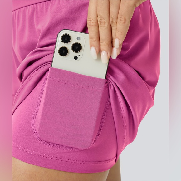 SoftlyZero Airy Super High Waisted 2-in-1 Cool
Touch Shorts 5" with Pockets - Picture 5 of 6